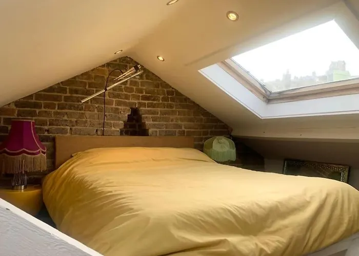 Funky 2 Bedroom Apartment In Town Centre