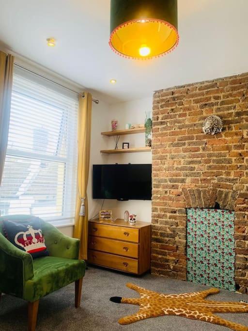 Funky 2 Bedroom In Town Centre * Hastings