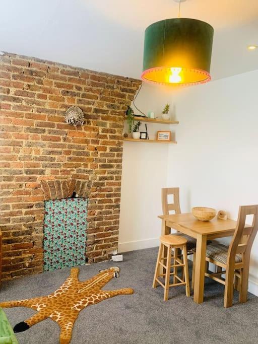 Apartment Funky 2 Bedroom In Town Centre