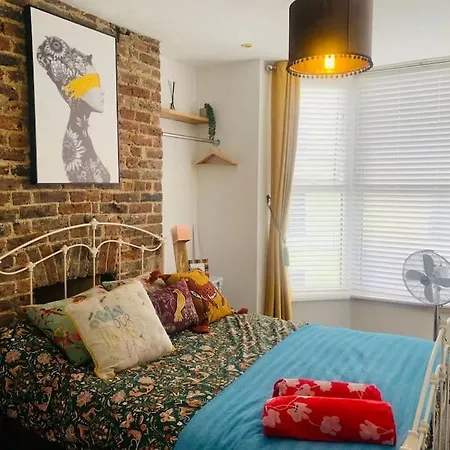 Funky 2 Bedroom Apartment In Town Centre Hastings Exterior photo