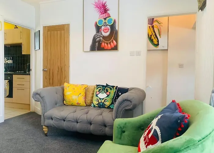 Funky 2 Bedroom Apartment In Town Centre