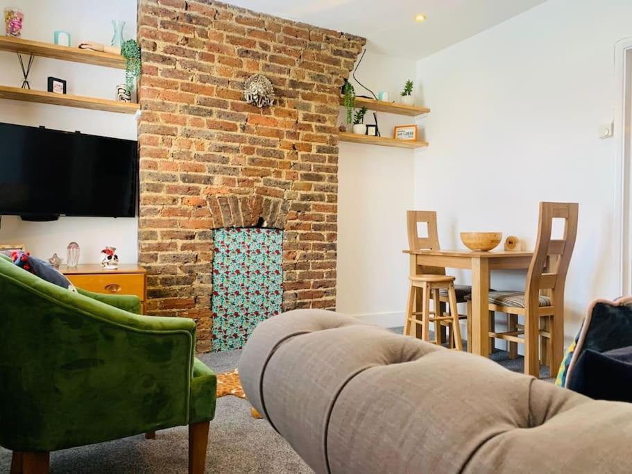 Apartamento Funky 2 Bedroom In Town Centre *